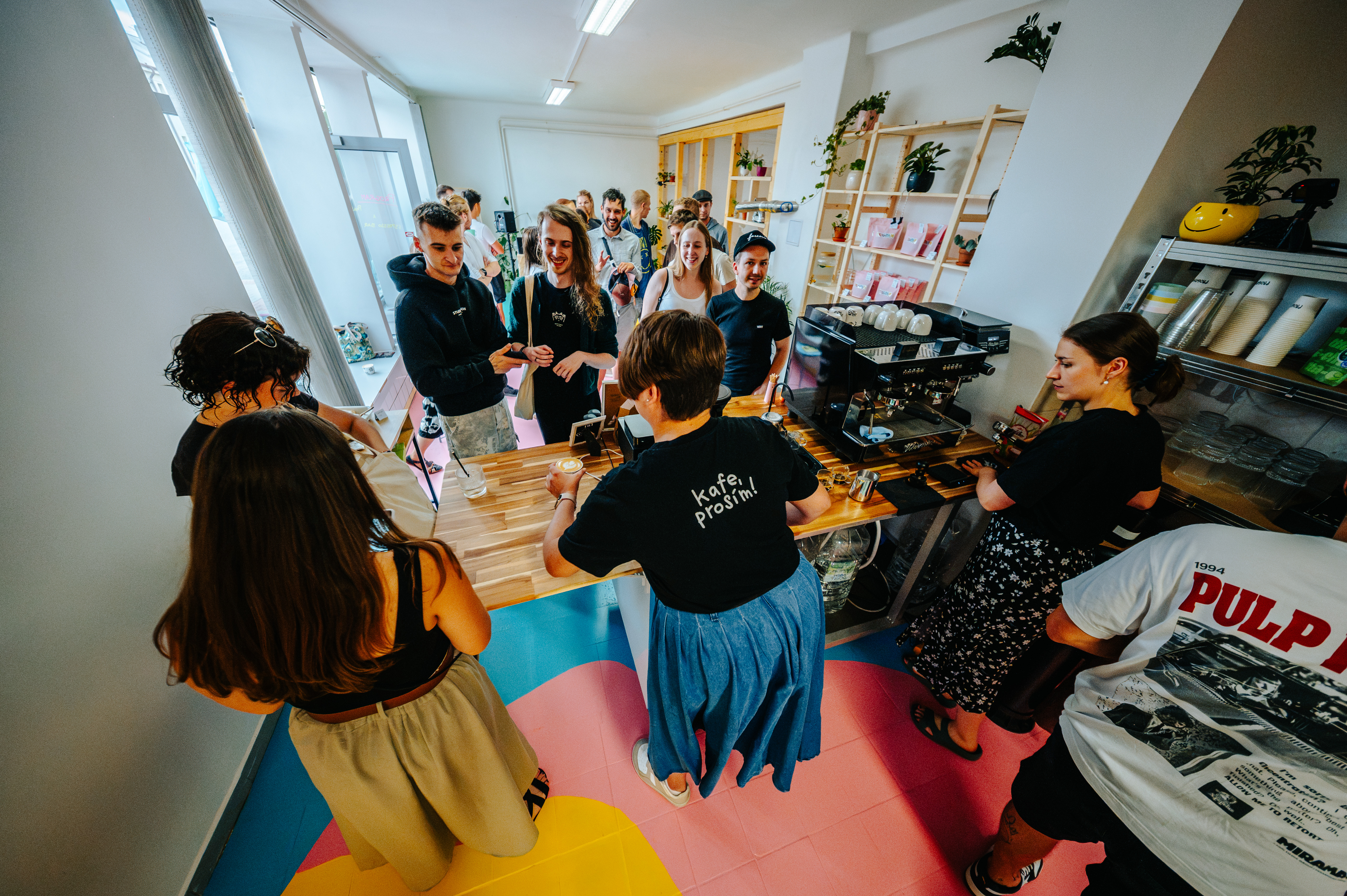 Barevný prostor pražírny a espresso baru PROGRAM